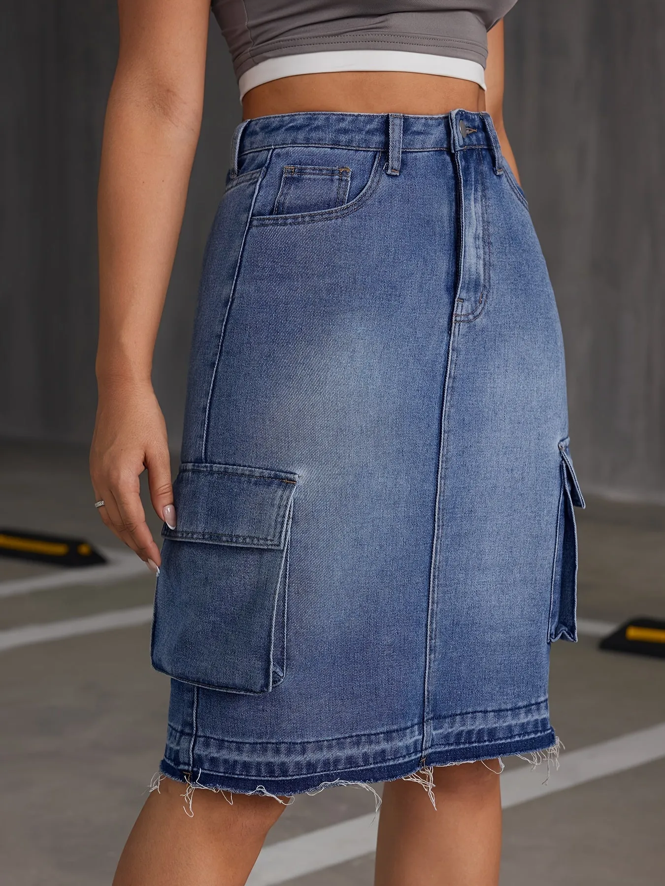 High Waist Retro Cargo Denim Skirt with Flap Pockets - Distressed Raw Hem & Trendy Plain Washed - For Fashion-Forward Womens Wardrobe - Premium Denim