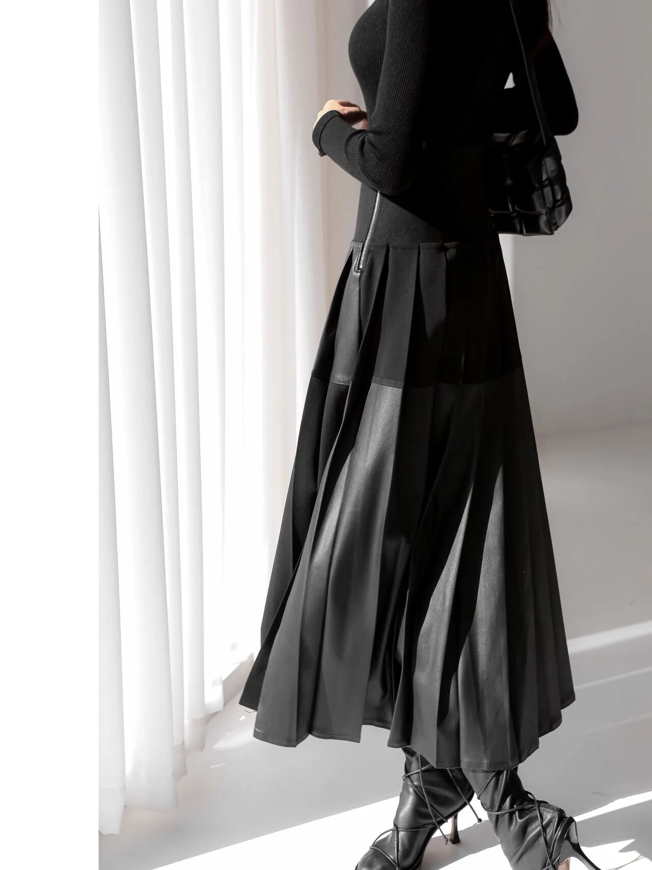 LEATHER PLEATED SKIRT