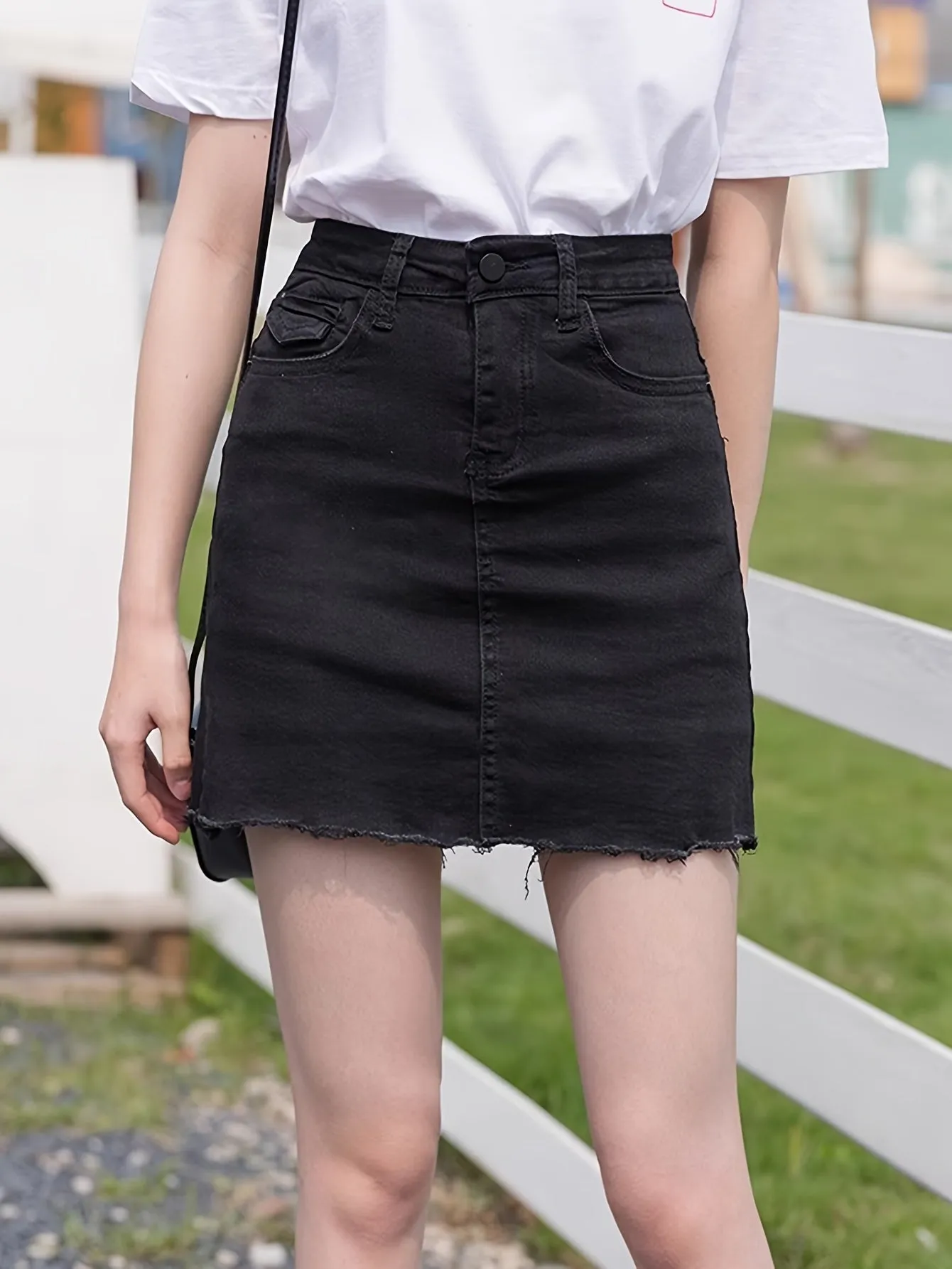 Women's High-Waist Frayed Hem Denim Skirt, Summer Vintage Casual A-Line Skater Skirt, Stretchy Slim Fit Jean Mini Skirt, Trendy Streetwear